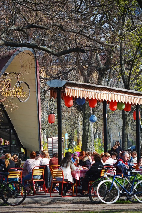 First outdoor lunches of the season in Pántlika